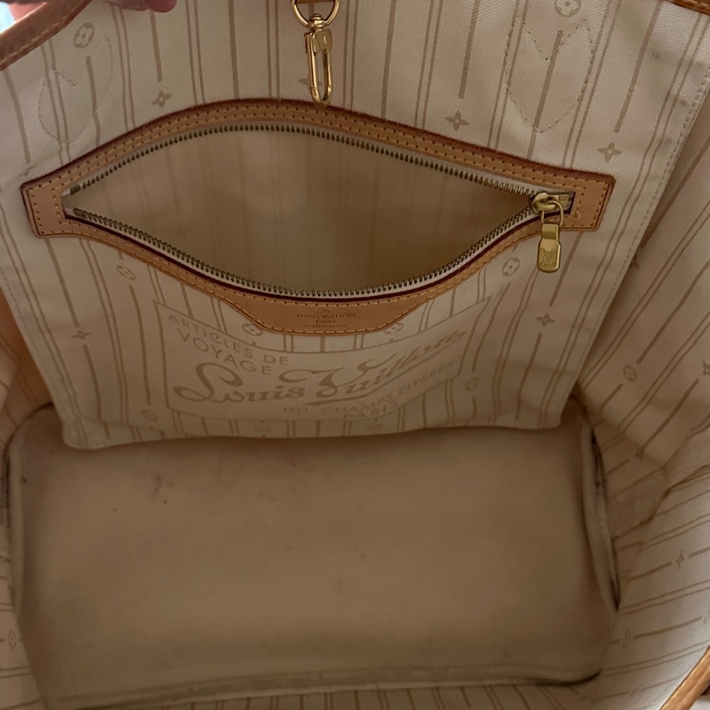 Louis Vuitton Damier Azur Neverfull MM Tote in White and Tan - Picture 7 of 10